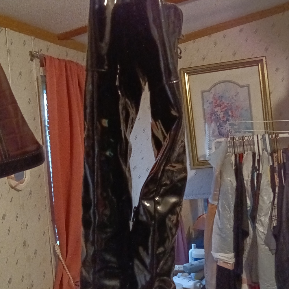 Boots - Picture 2 of 10